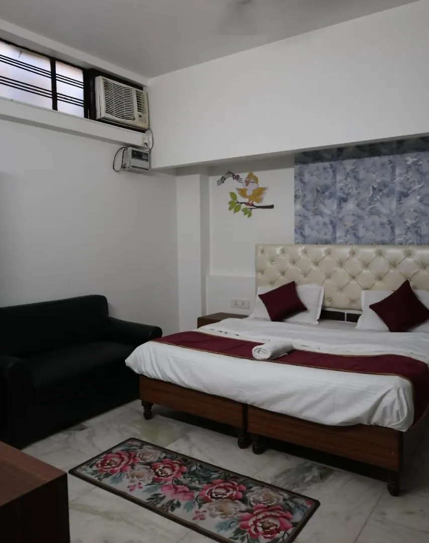 Hotel Comfy Cottage Gurgaon 5*,